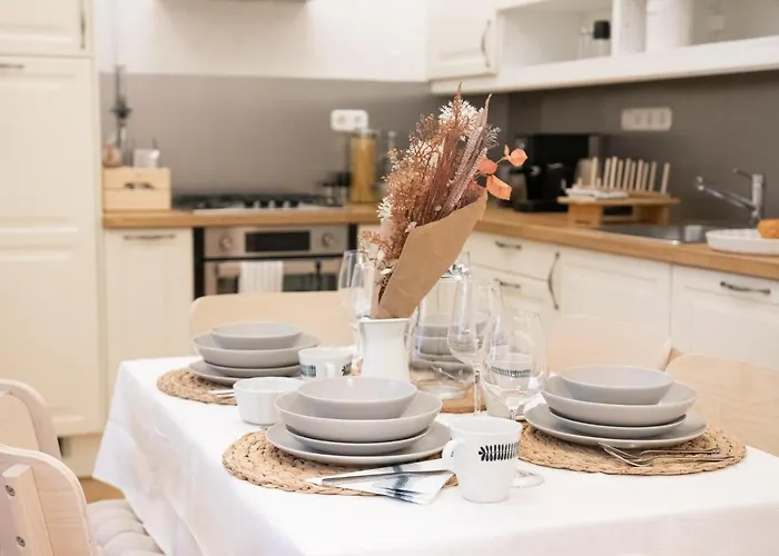 Scandi Custom 2-Bdr Apartment